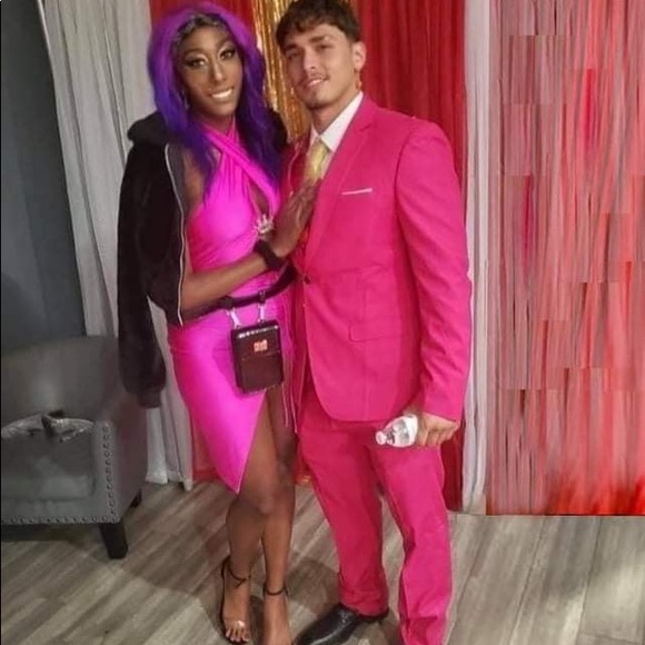 Meet your Posher, Karma Mora - Picture 3 of 8